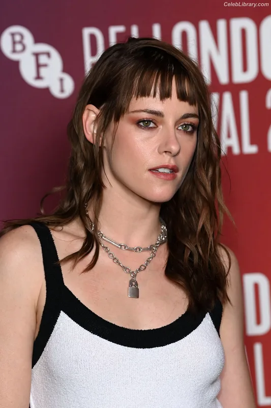 Kristen Stewart photo 12 of 1358