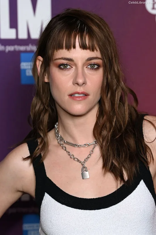 Kristen Stewart photo 15 of 1358