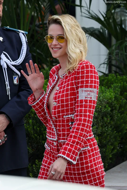 Kristen Stewart photo 3 of 1358