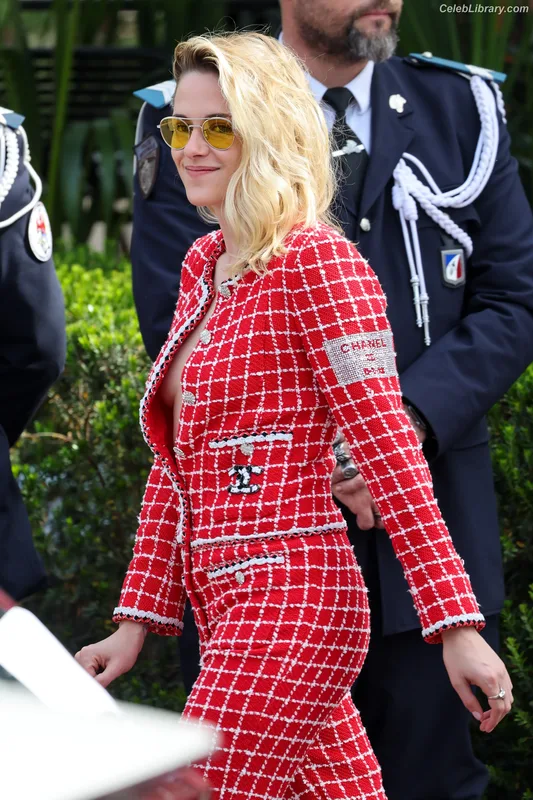 Kristen Stewart photo 5 of 1358