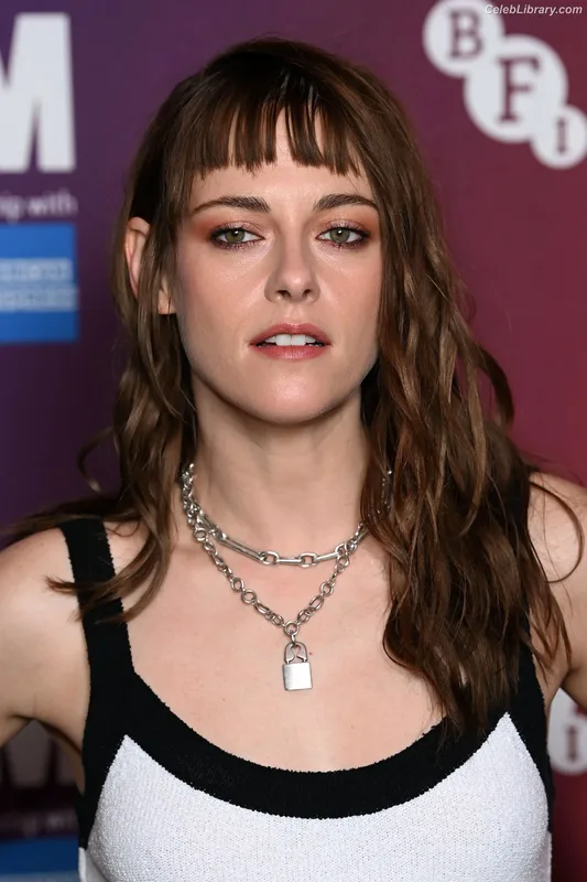 Kristen Stewart photo 6 of 1358
