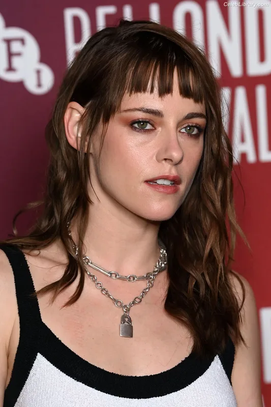 Kristen Stewart photo 7 of 1358