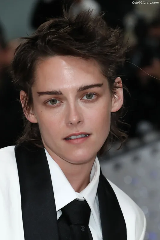 Kristen Stewart photo 8 of 1358
