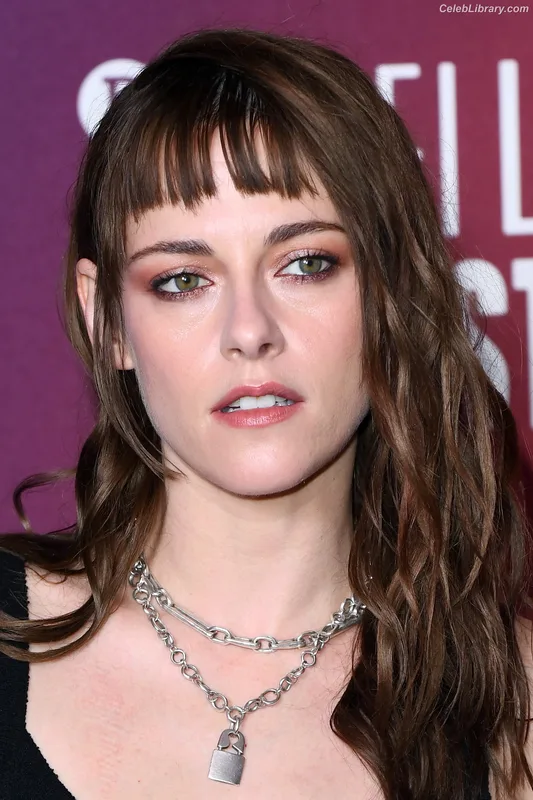 Kristen Stewart photo 11 of 1358