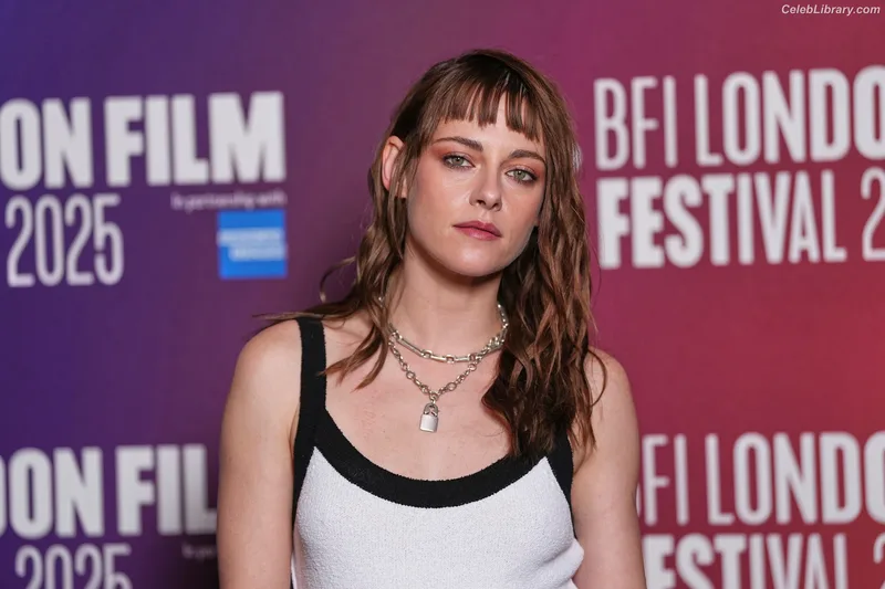 Kristen Stewart photo 12 of 1358