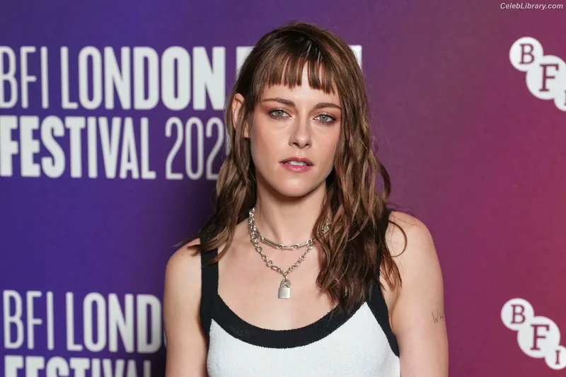 Kristen Stewart photo 13 of 1358