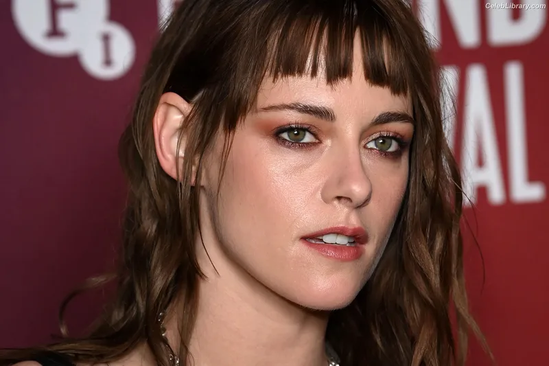 Kristen Stewart photo 14 of 1358