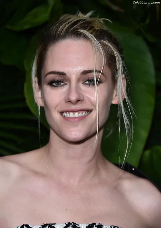 Kristen Stewart photo 16 of 1358