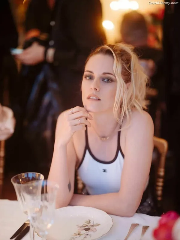 Kristen Stewart photo 17 of 1358