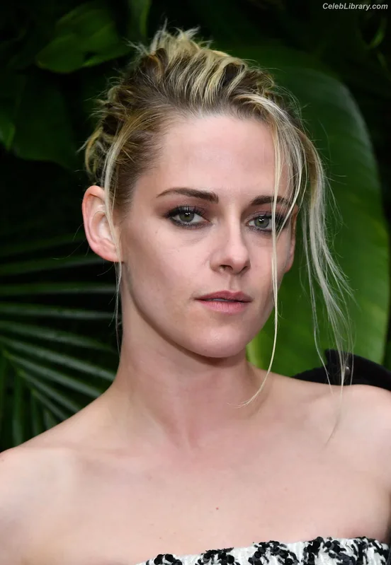 Kristen Stewart photo 21 of 1358