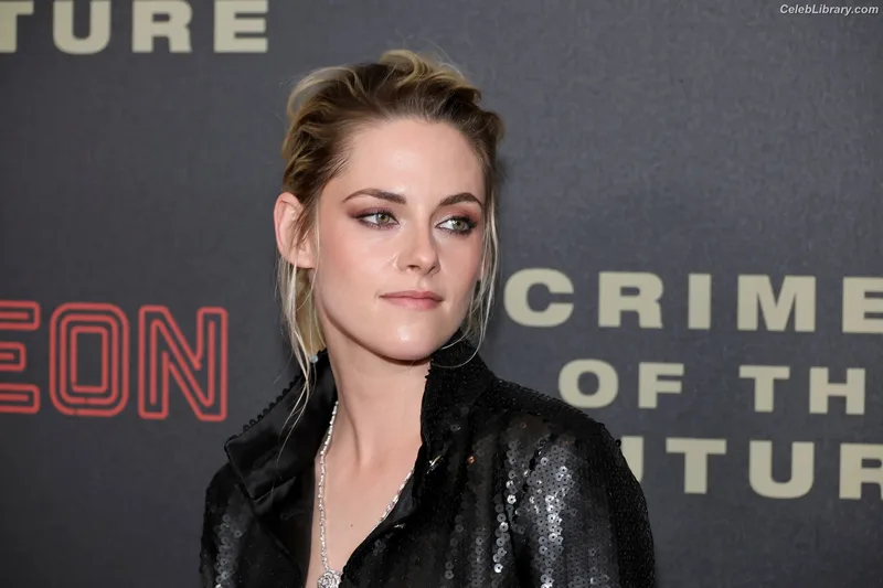 Kristen Stewart photo 3 of 1358