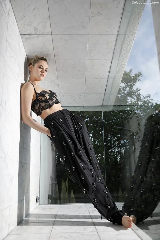 Kristen Stewart photo 12 of 1358