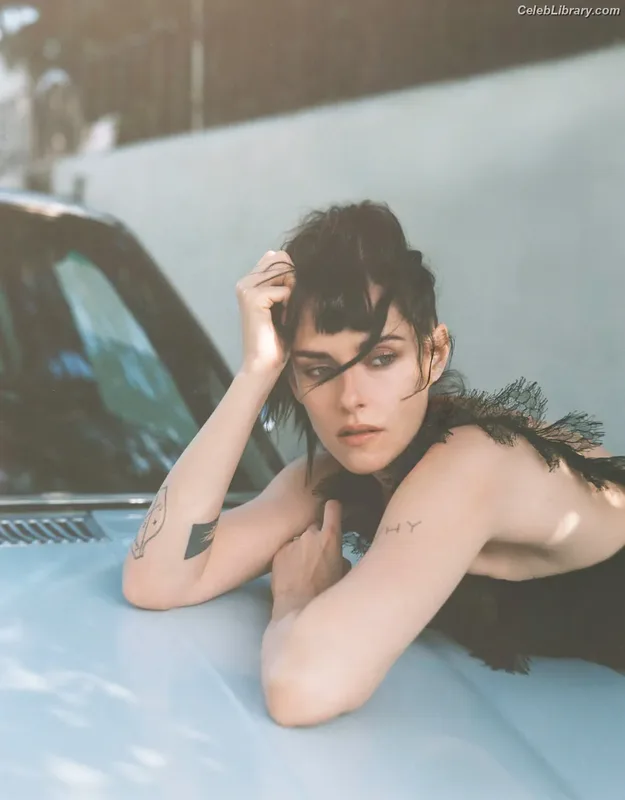 Kristen Stewart photo 14 of 1358