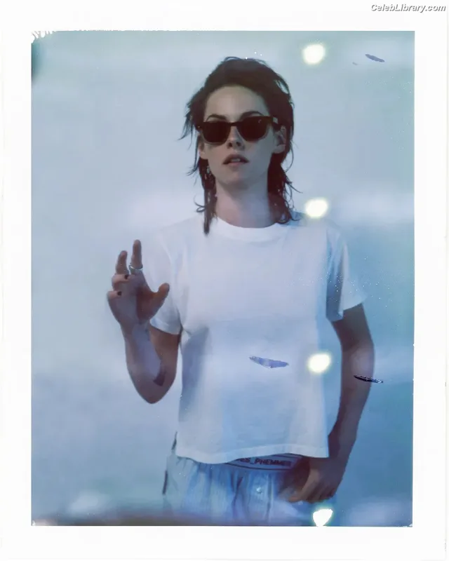 Kristen Stewart photo 23 of 1358