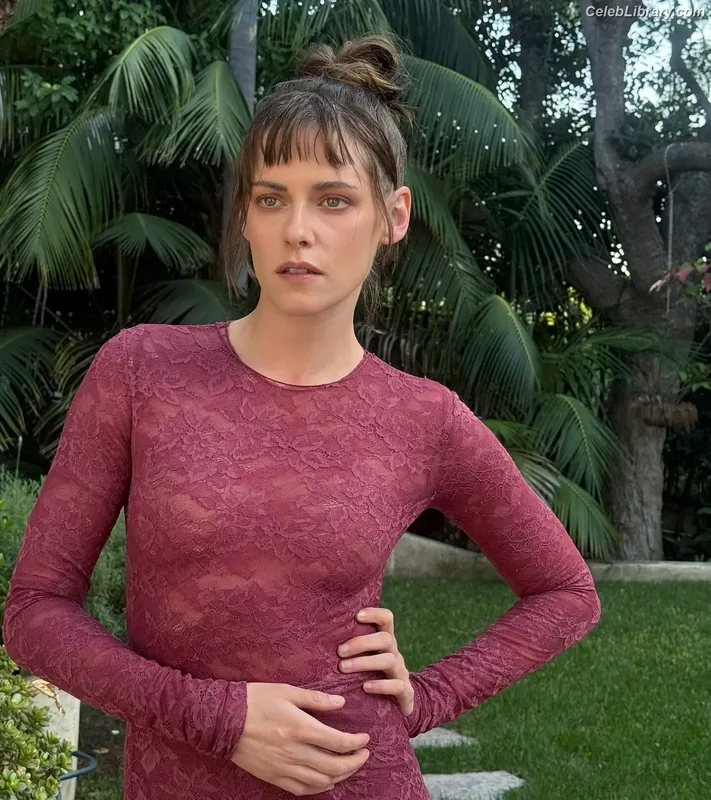 Kristen Stewart photo 5 of 1358