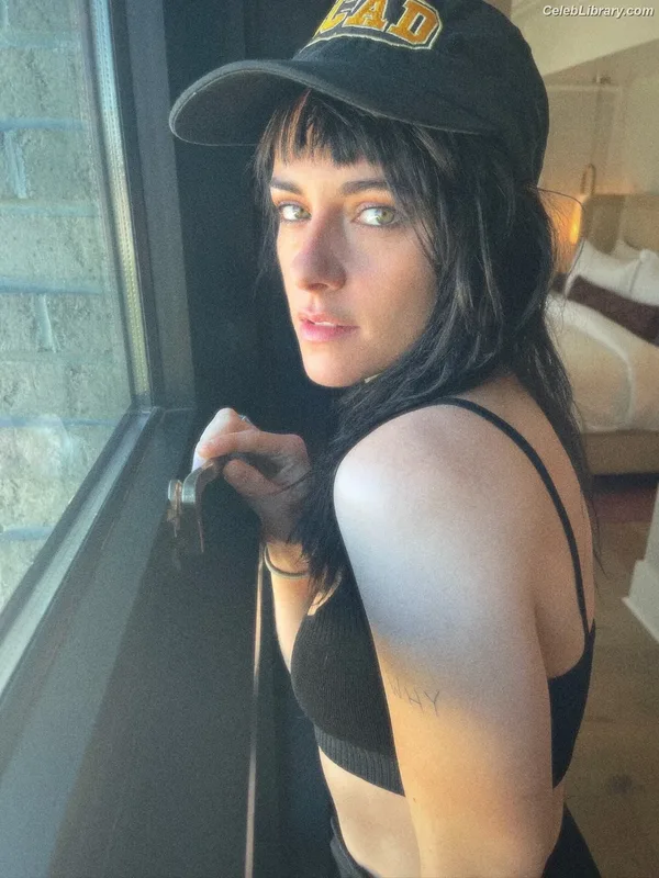 Kristen Stewart photo 8 of 1358