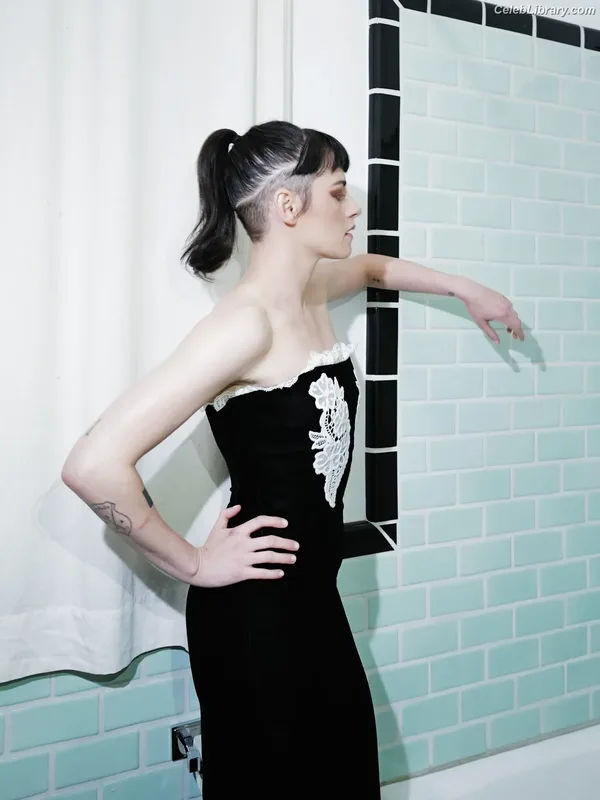 Kristen Stewart photo 11 of 1358
