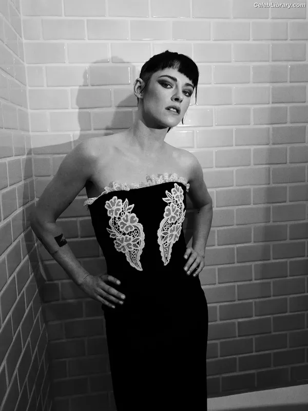 Kristen Stewart photo 12 of 1358
