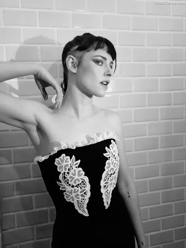 Kristen Stewart photo 14 of 1358