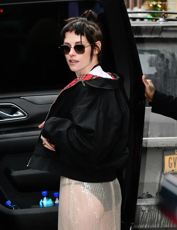 Kristen Stewart photo 3 of 1358
