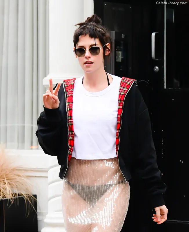 Kristen Stewart photo 4 of 1358