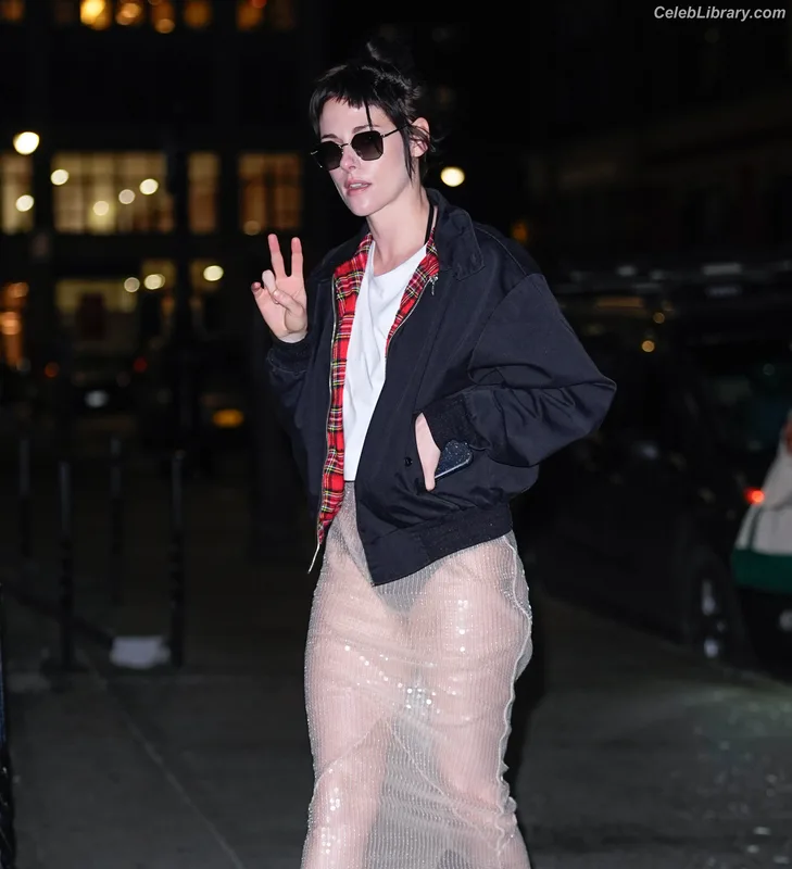 Kristen Stewart photo 7 of 1358