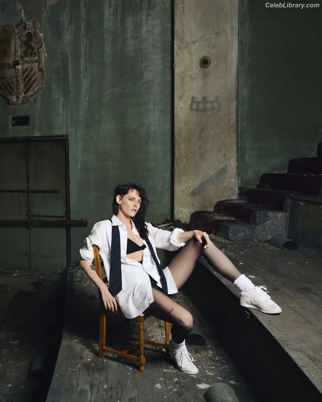 Kristen Stewart photo 10 of 1358