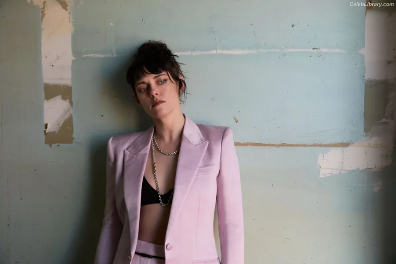Kristen Stewart photo 12 of 1358