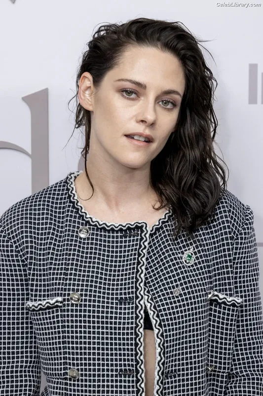 Kristen Stewart photo 18 of 1358
