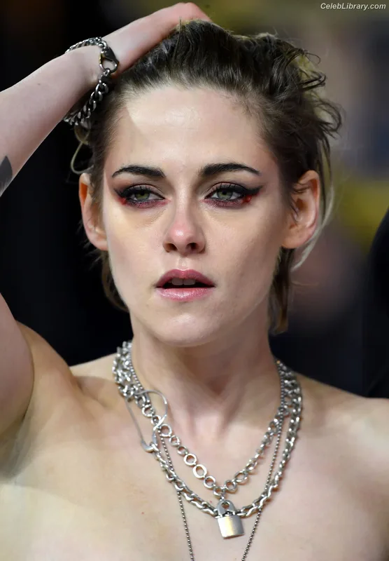 Kristen Stewart photo 22 of 1358