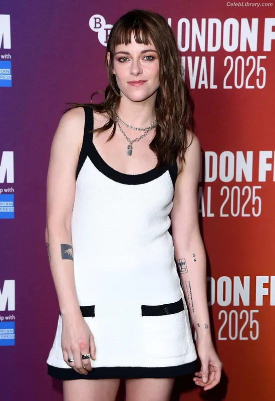 Kristen Stewart photo 1 of 1358