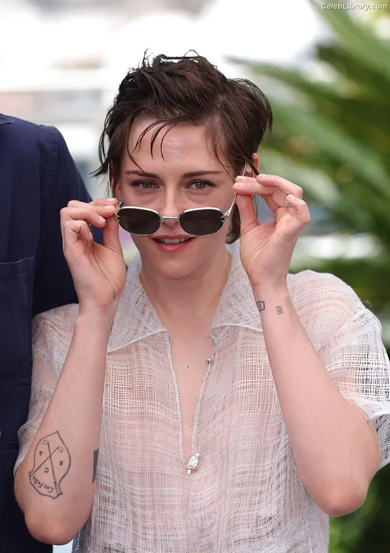 Kristen Stewart photo 17 of 1358