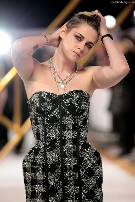 Kristen Stewart photo 21 of 1358