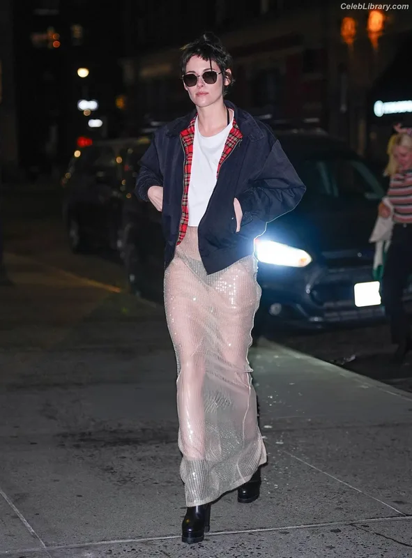 Kristen Stewart photo 4 of 1358