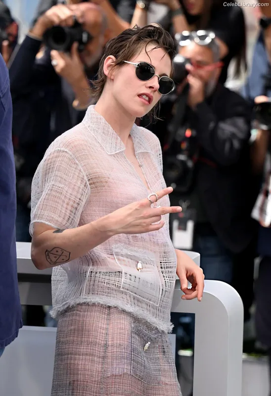 Kristen Stewart photo 10 of 1358