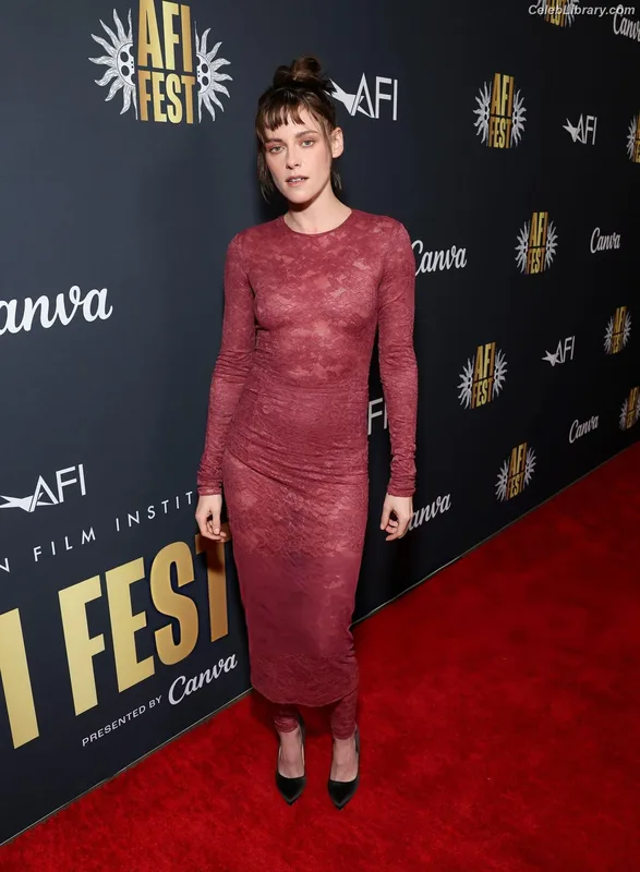 Kristen Stewart photo 17 of 1358
