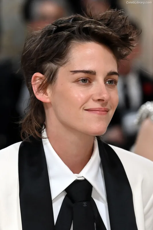 Kristen Stewart photo 18 of 1358
