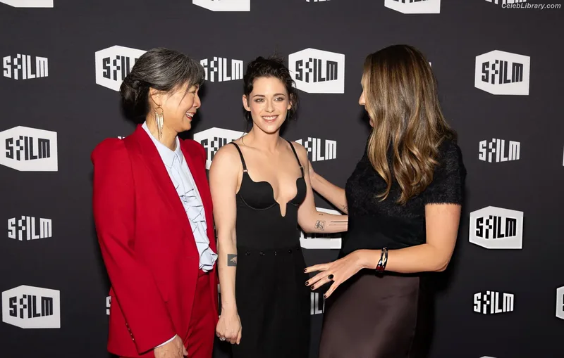 Kristen Stewart photo 19 of 1358