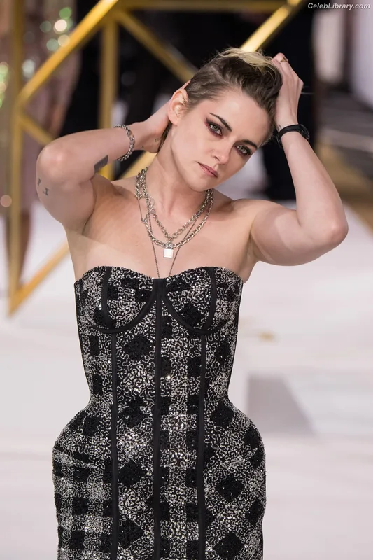 Kristen Stewart photo 23 of 1358