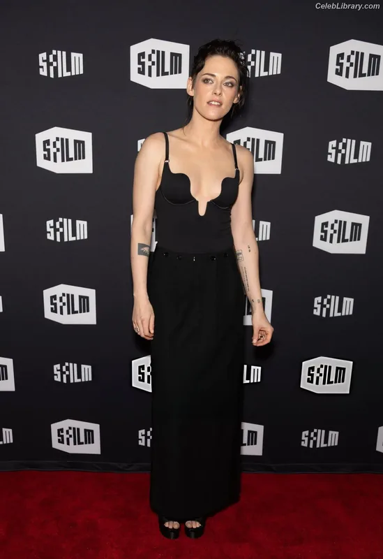 Kristen Stewart photo 3 of 1358