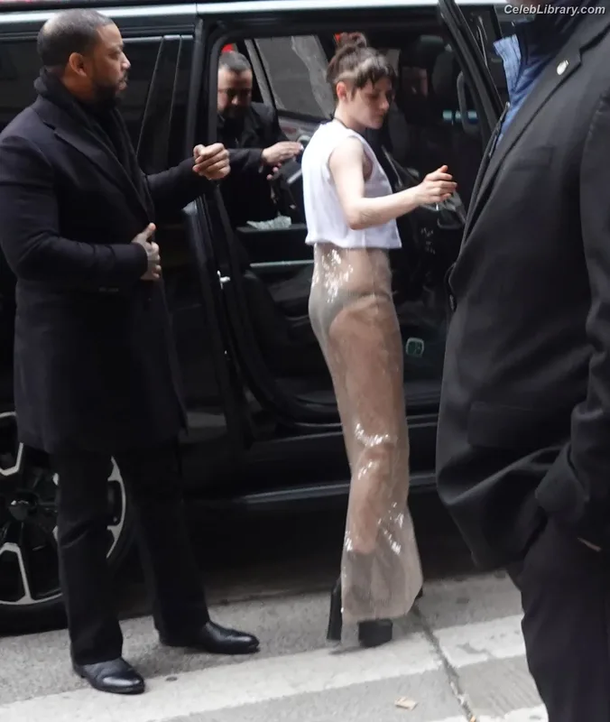 Kristen Stewart photo 5 of 1358