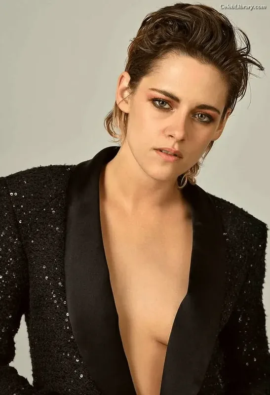 Kristen Stewart photo 8 of 1358