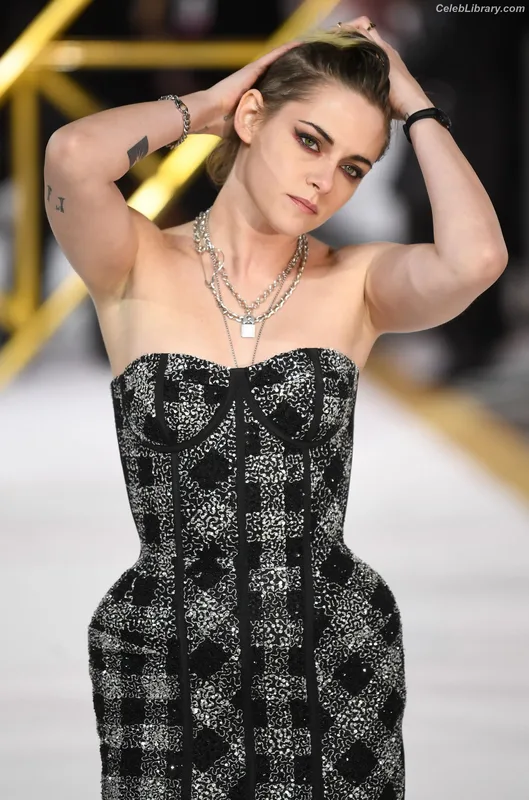 Kristen Stewart photo 10 of 1358
