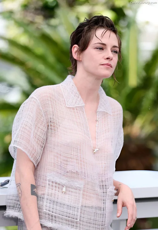 Kristen Stewart photo 2 of 1358