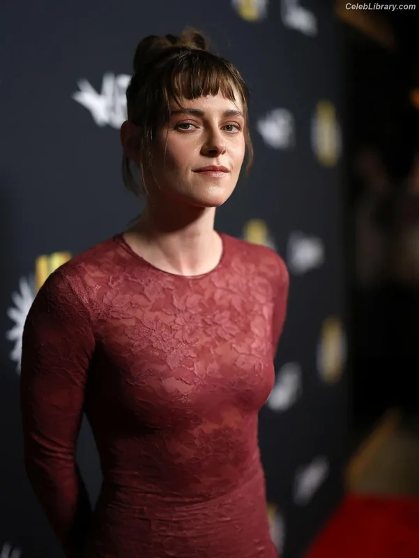 Kristen Stewart photo 4 of 1358