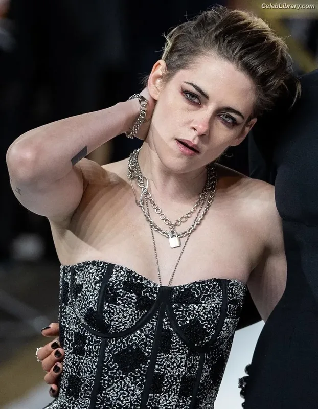 Kristen Stewart photo 13 of 1358