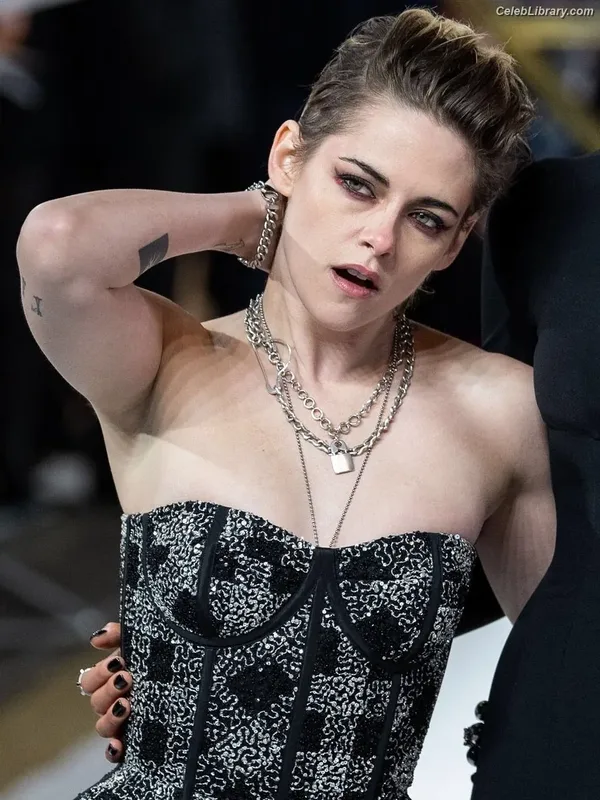 Kristen Stewart photo 19 of 1358