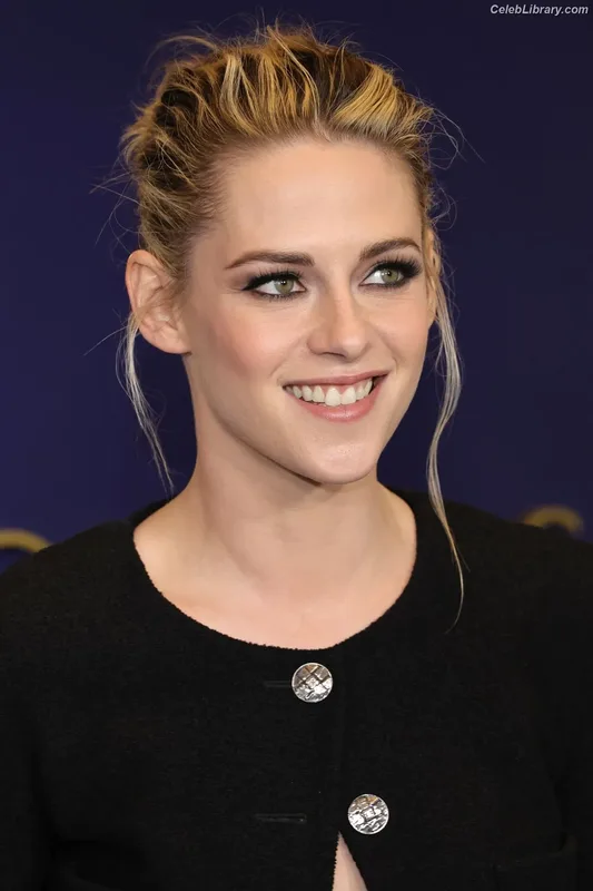 Kristen Stewart photo 24 of 1358
