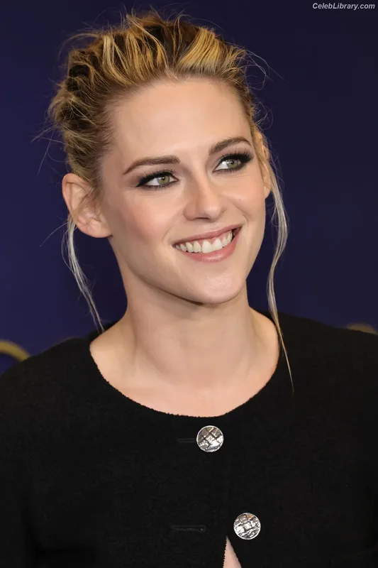 Kristen Stewart photo 2 of 1358