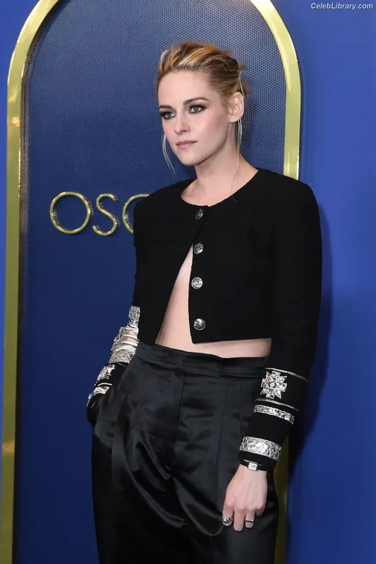 Kristen Stewart photo 3 of 1358